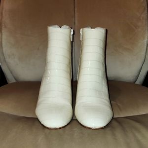 Chinese Laundry Off-White Davinna Bootie. Women's 7